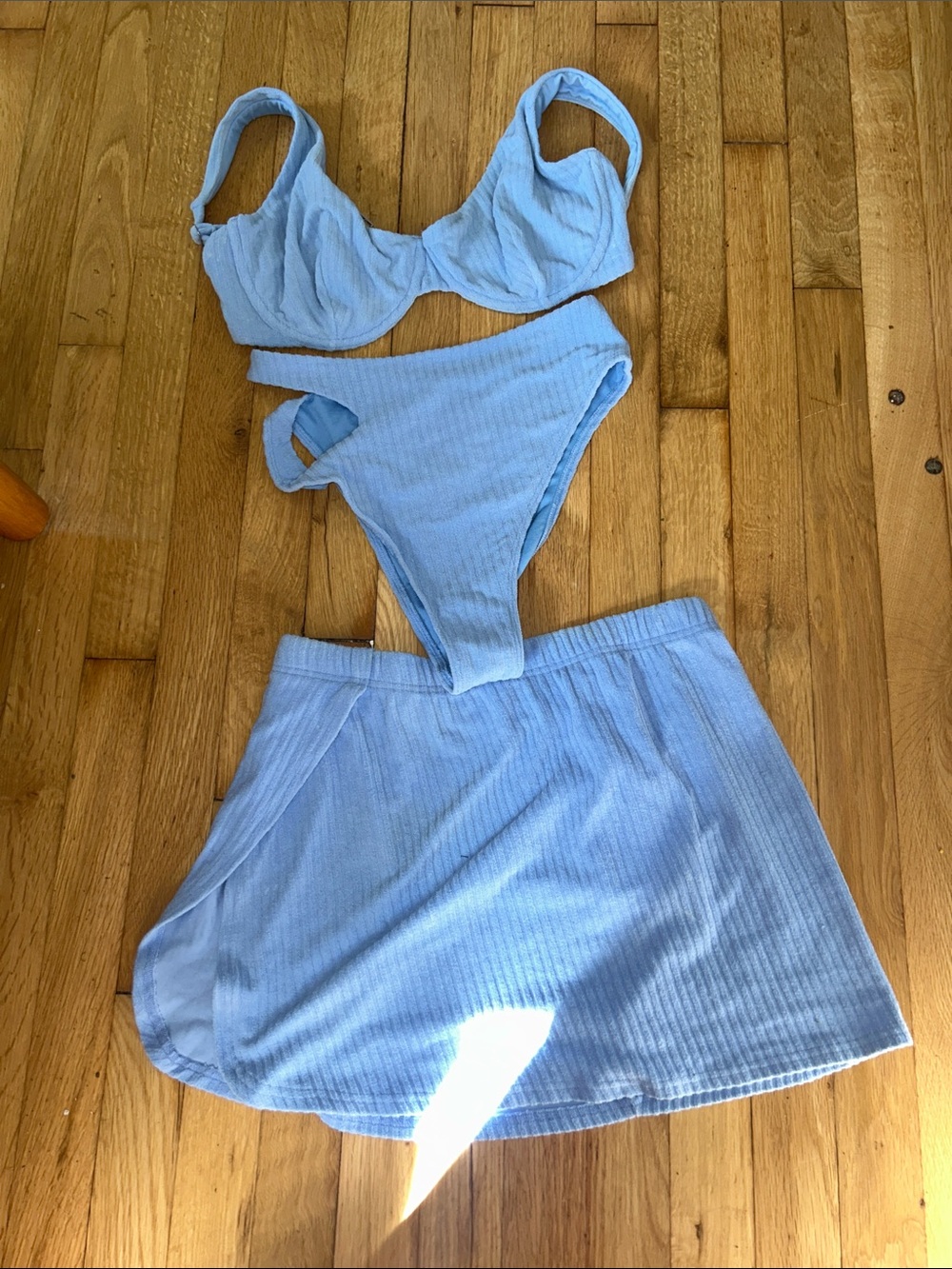 Abercrombie 3 piece bikini. Small bottom & skirt, 34D top